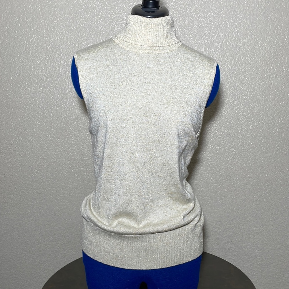 sleeveless turtle neck